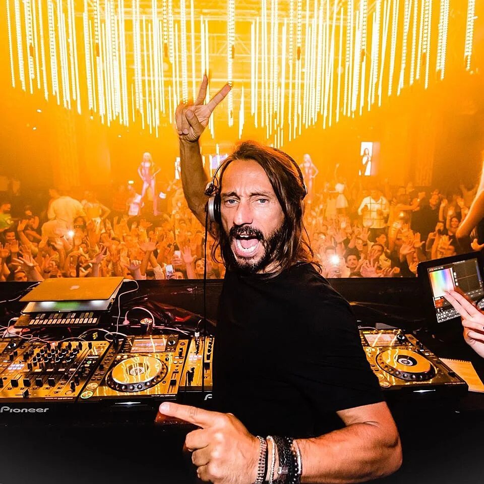 Знаменитый диджей из франции. Dj bobo. Диджей боба. Диджей боба. Dj bobo дискография.