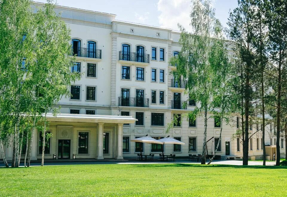 готелі Рамада Новосибирск Жуковка (б. Резидент Жуковка)