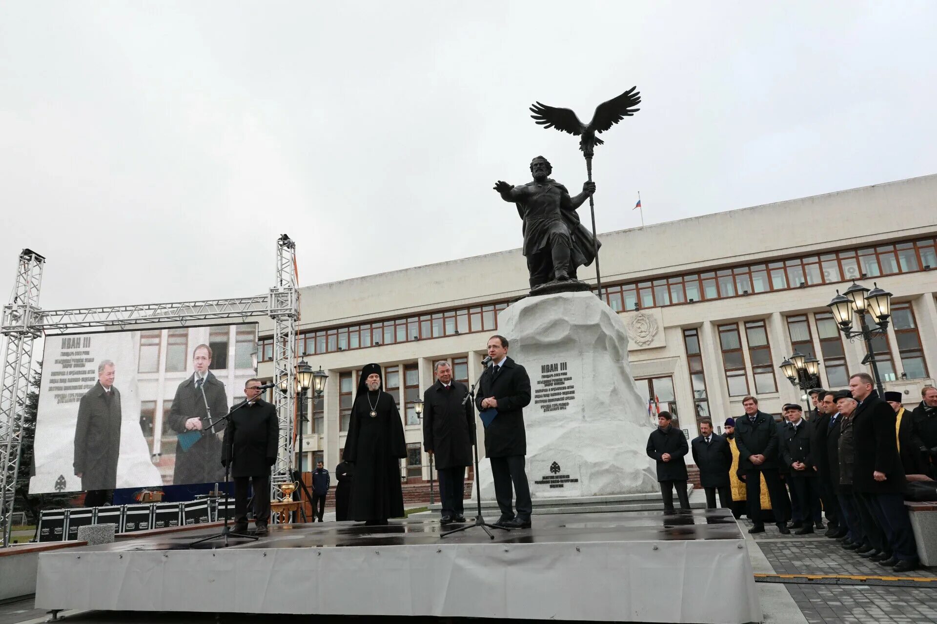 Памятник Ивану III открыли в Калуге