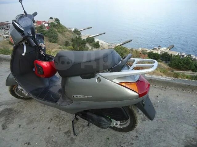 Желто серый хонда скутер. Мопед дио. Рейсер лупус 50. Honda tact 2. Хонда 49 кубов.