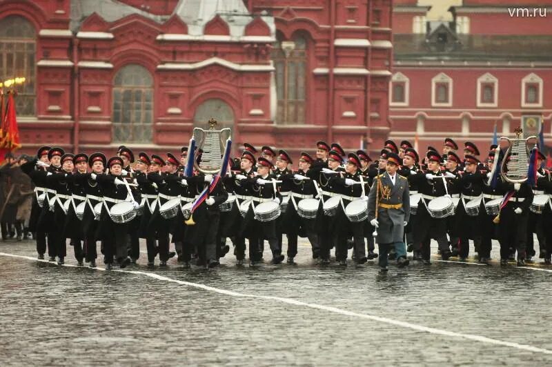 Парад 7 ноября 2014 года на красной площади в Москве. Торжественный марш. Барабанщики на красной площади. Парад барабанщиков на красной площади.