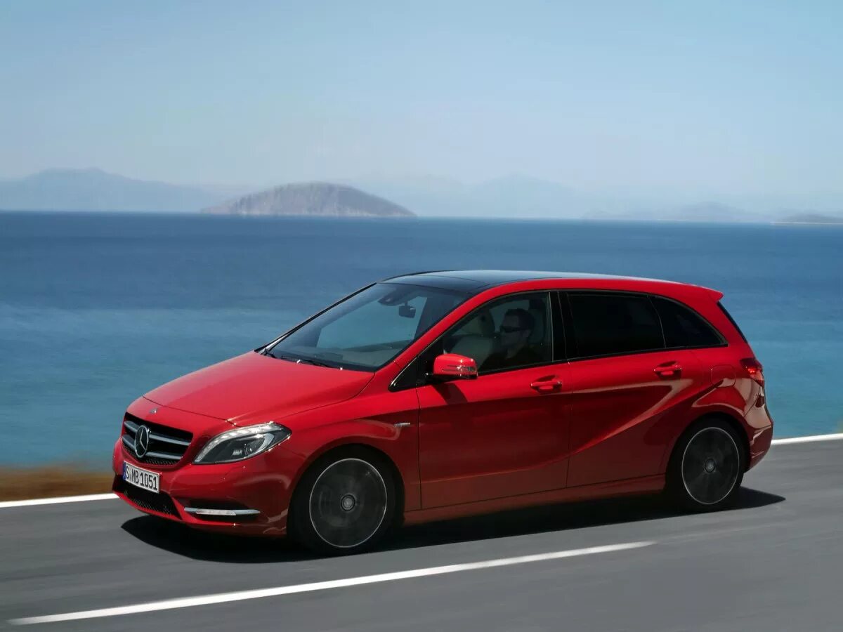 Фото Mercedes-Benz B-Класс 2011. Фотографии Мерcедес-Бенц Б-Класс 2011 года