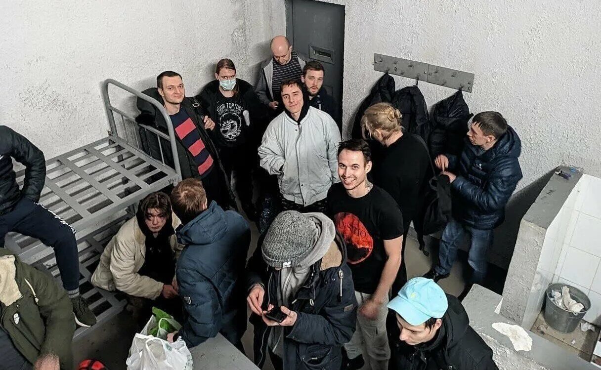 Центр задержали