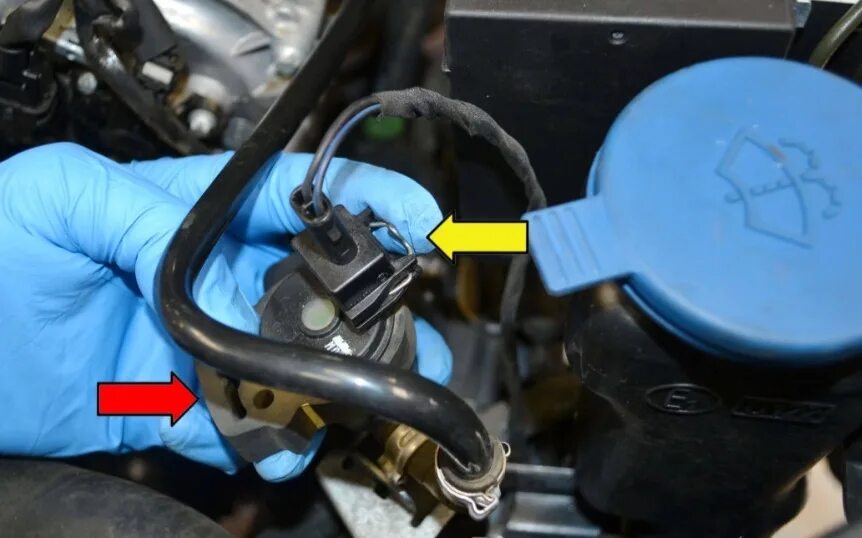 Датчик адсорбера ваз 2112. Абсорбер ваз 2115. Клапан адсорбера нива шевроле. Клапан обсометра продувки ваз 2114. Адсорбер горит.