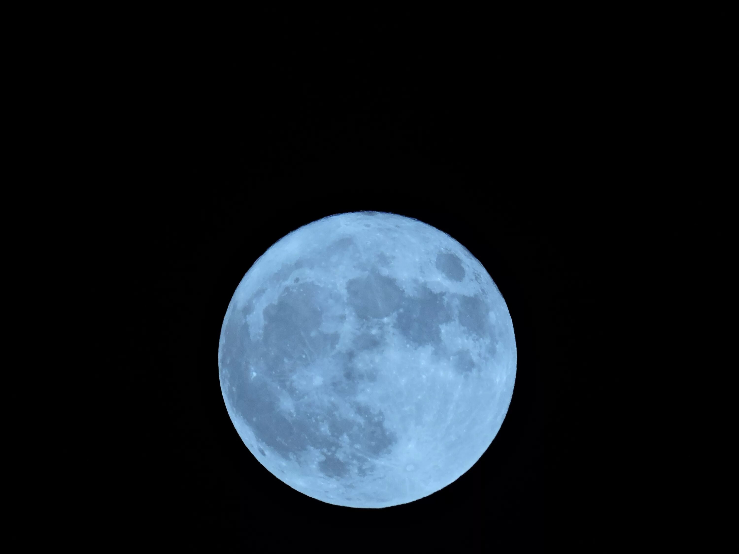 Лунное полнолуние 2024. Луна. Луна крупным фоном. Лунный свет. Картинки на фоне Луны.