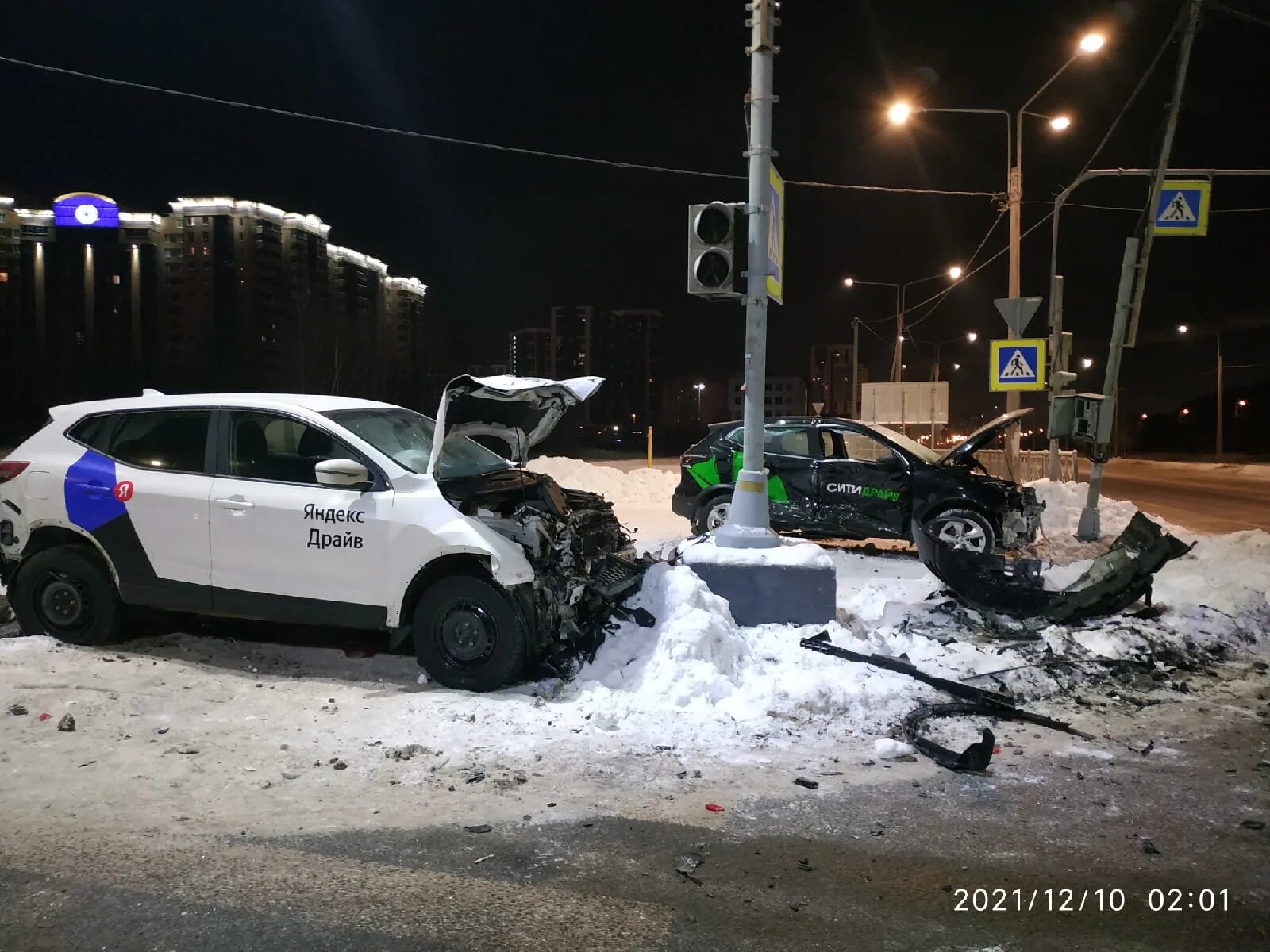 Сити драйв авария. Car accident, victims, ambulance pictures. Сити драйв каршеринг санкт-петербург. Перевернулся каршеринг в спб. Сити драйв дтп.