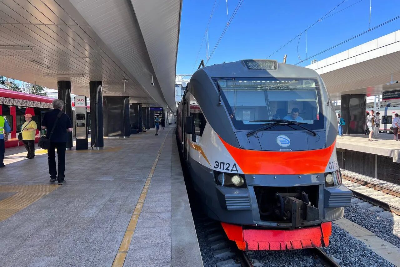 Москва 2020 электропоезд. Зеленоград крюково ипподром. Иволга мцд 1. Эп2д подольские курсанты. Болгария экспресс поезд.