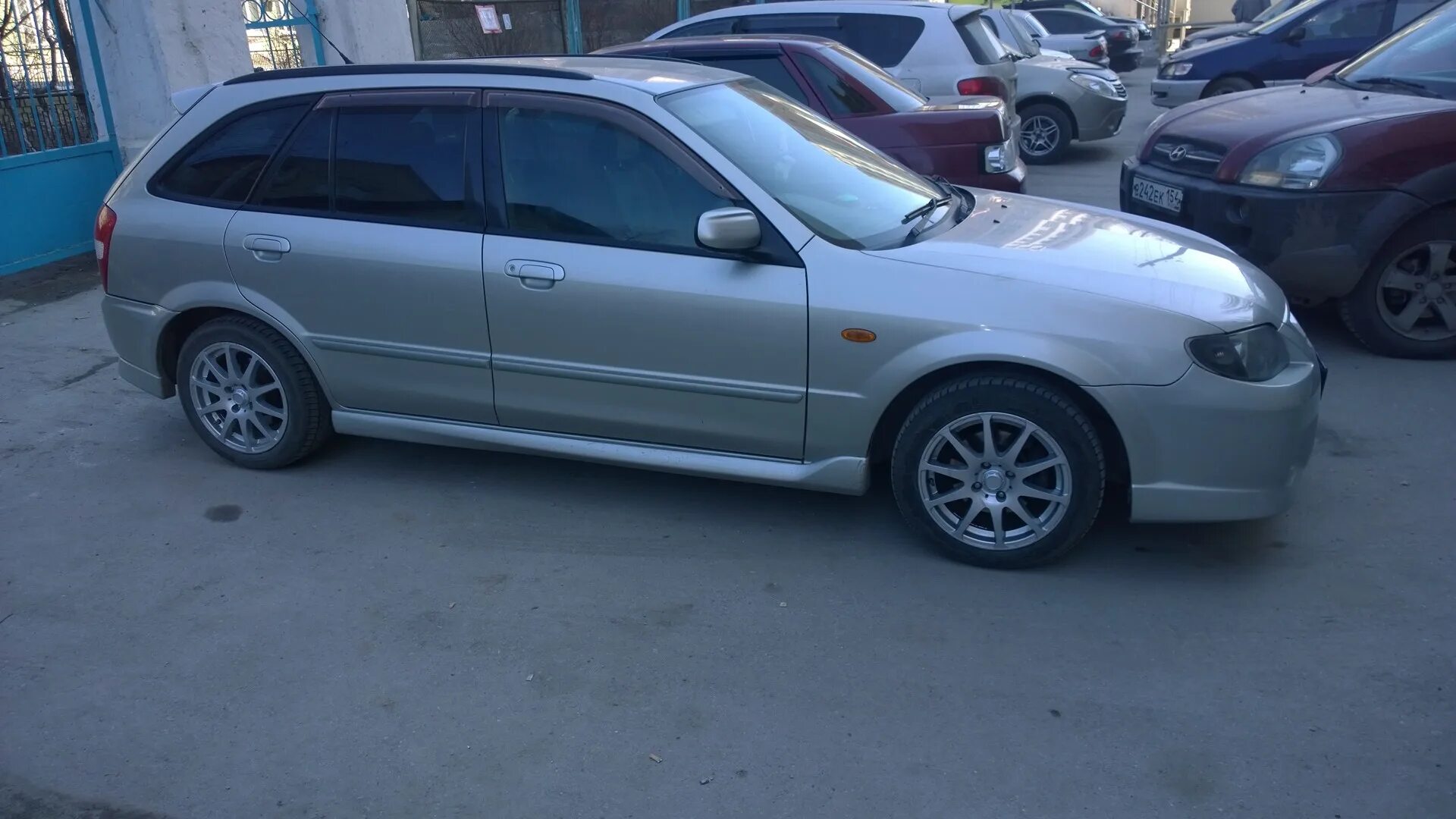 Mazda familia диски. Mazda familia на r17. Mazda familia на r17. Мазда фамилия на 16 дисках. Мазда фамилия на дисках.