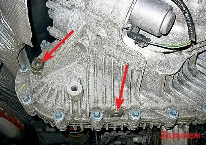 Как проверить масло в раздатке. Контрольная пробка раздатки rav41999. Заливная пробка раздатки Дискавери 2. Сливная пробка масла Дискавери 4 дизель. Пробка сливная Дискавери 4.