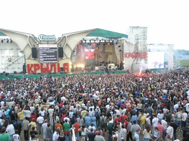 Фестиваль крылья 2003. Фестиваль Крылья в Тушино. Фестиваль Крылья в Тушино взрыв 2003. Рок фестиваль Крылья 2003. Рок фестиваль Крылья Тушино.