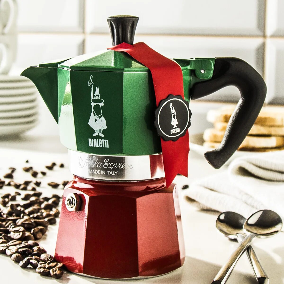 Гейзерная кофеварка bialetti moka. Гейзерная кофеварка Биалетти Мока. Кофеварка Bialetti Moka Express. Bialetti Moka Express.