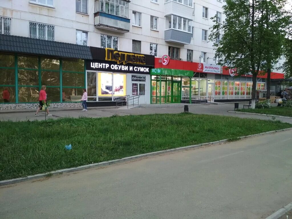 Магазин пятерочка. Расписание пятерочки. Магазины которые работают с 8. Багена канск. Светофор магазин.