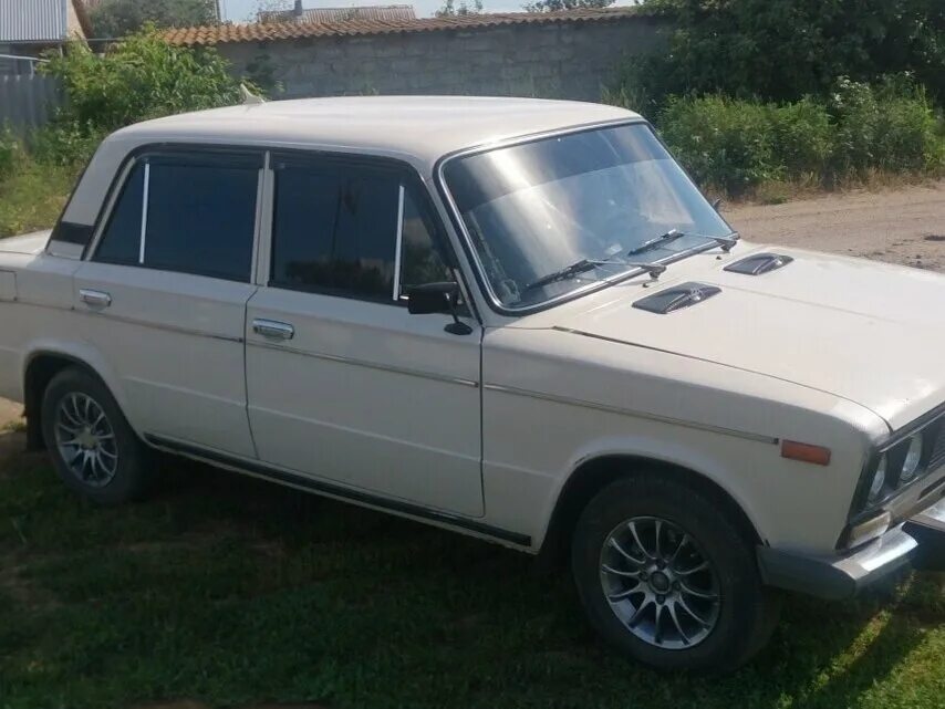 Машина ваз 2106 бежевый. Ваз-2105 «жигули». Чароит цвет машины ваз 2106. Ваз 2106 белый 1996. Ваз 2106 седан белая.