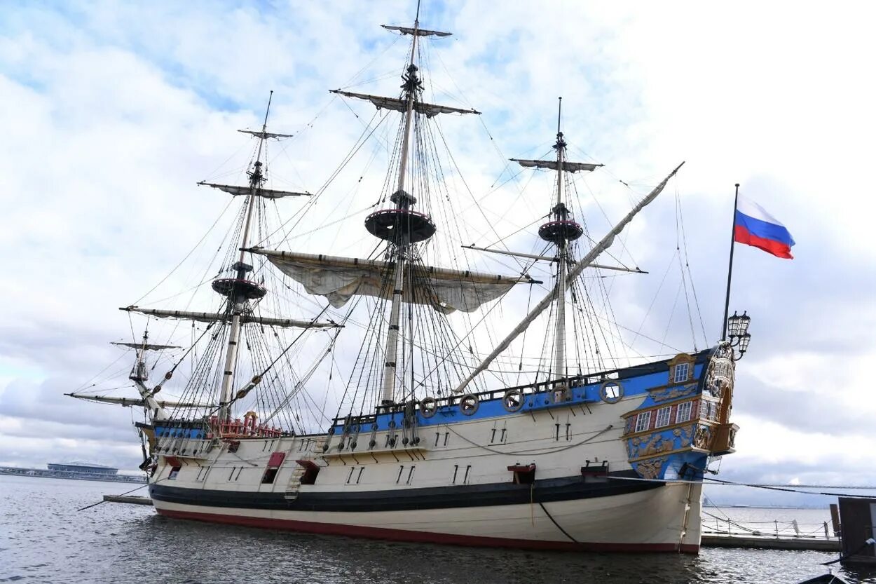Полтава линейный корабль, 1712. Полтава 1712. Корабль музей полтава в санкт-петербурге. Корабль полтава петра 1. Фрегат полтава в санкт-петербурге.