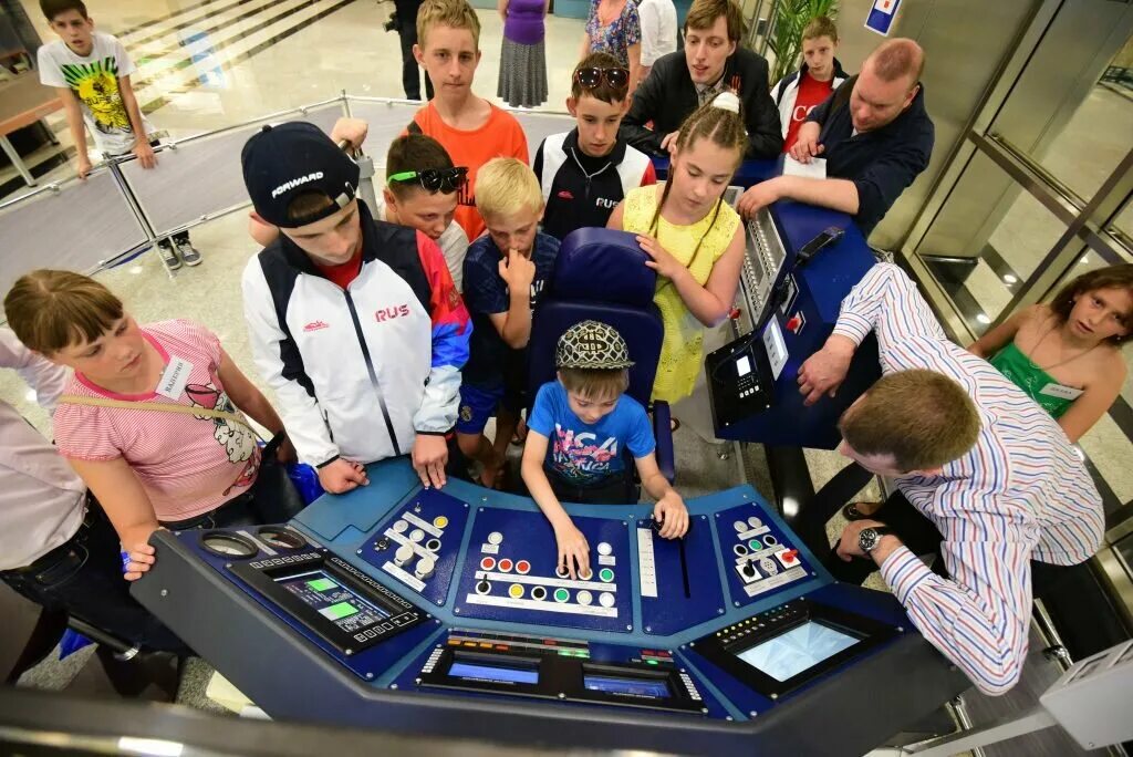 Центр профориентации в москве. Тренажер машиниста метро. Центр профориентации метрополитена выставочная. Центр профориентации московского метрополитена музей. Профориентолог обучение.