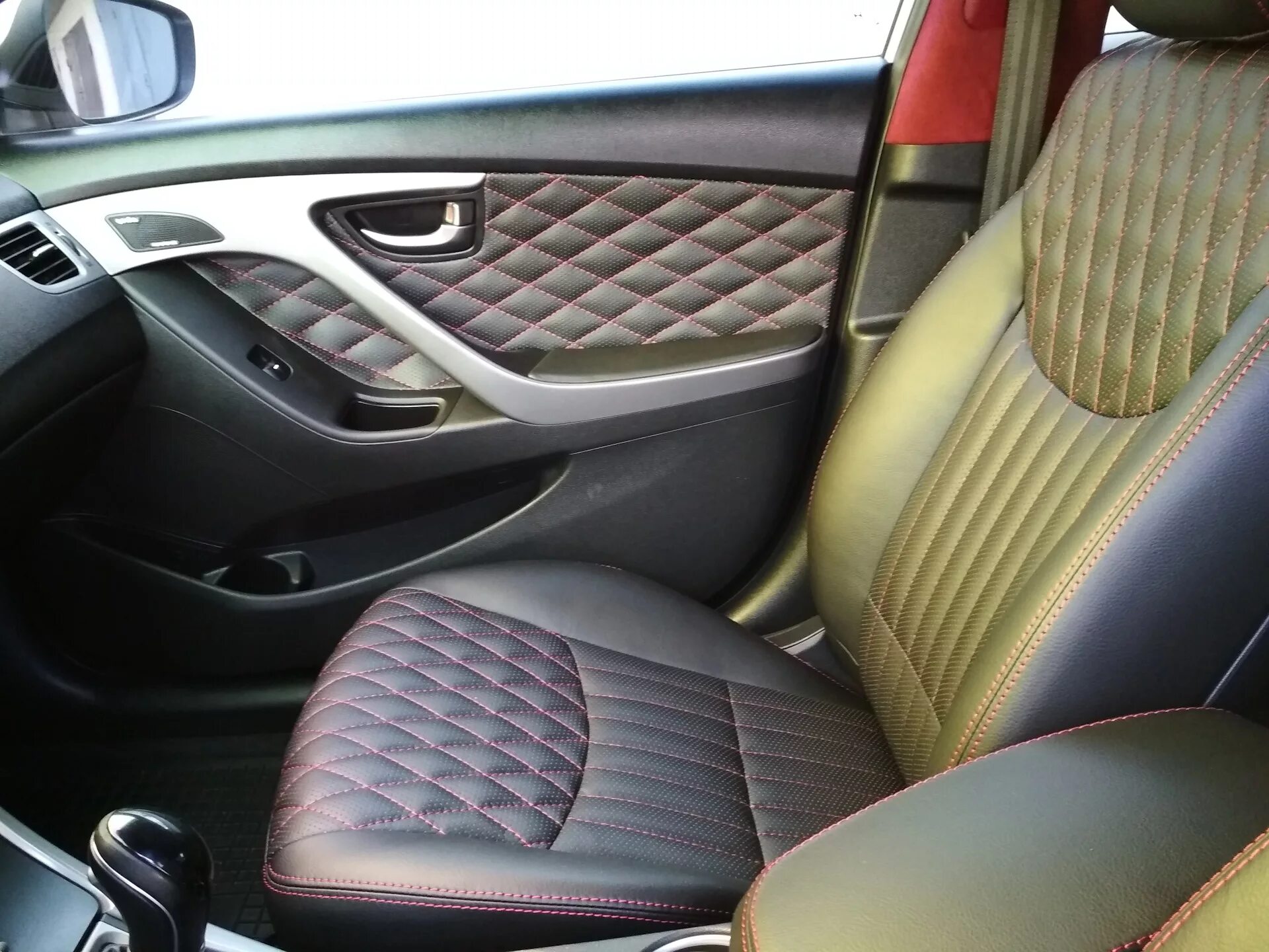 Hyundai solaris кожаный салон. Кожаный салон солярис 2. Перешивка салона hyundai elantra xd. Авточехлы 3 d ромб солярис 2. Кожаный салон солярис 2.
