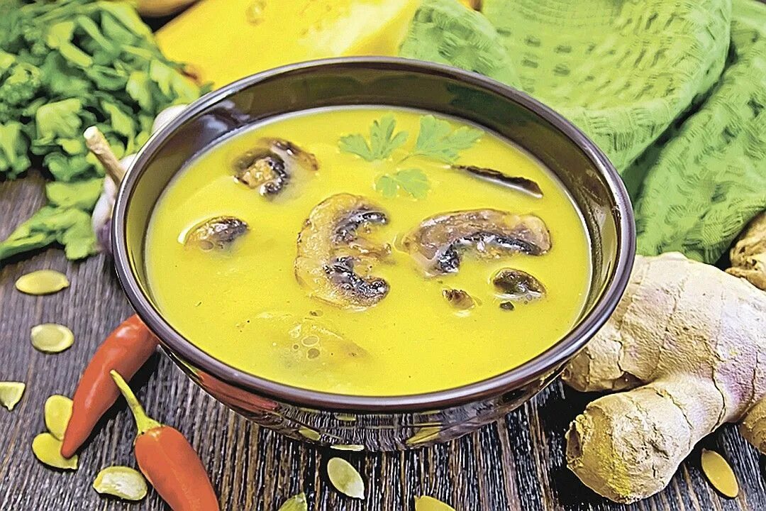 Суп с грибами и овощами. Крем суп из шампиньонов и тыквы. тыквенный суп с грибами. суп пюре из овощей и грибов. тыквенный суп с шампиньонами.