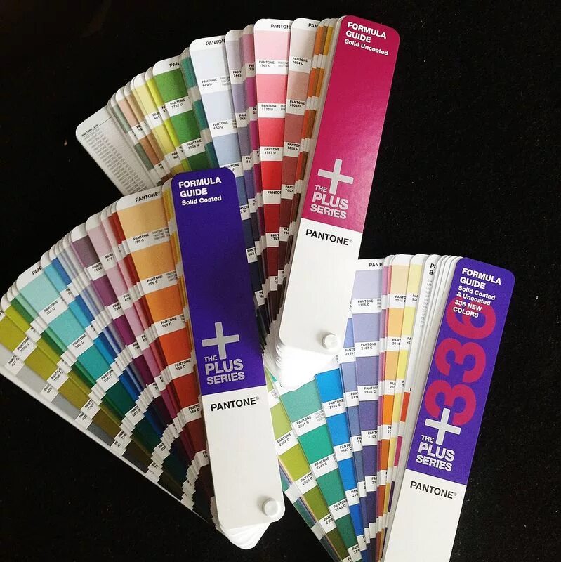 Pantone formula guide solid coated. Formula guide solid uncoated палитра pantone. веер pantone formula guide. веера formula guide solid coated &amp; uncoated.