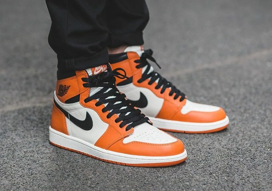 Air Jordan 1 Orange. Nike Air Jordan 1 Backboard. Nike Air Jordan 1. Nike Air Jordan 1 Retro High Reverse Shattered Backboard.