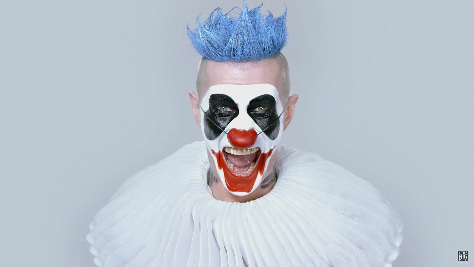 Big clown. Big clown. Весёлые клоуны. Кофта клоуна. Антон лиссов клоун.
