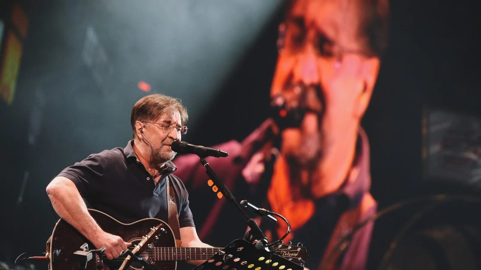 Ддт 2022. Группа ддт 2022. Ддт 2022. Ддт дождь концерт. Новогодний квартирник 2022 ддт.