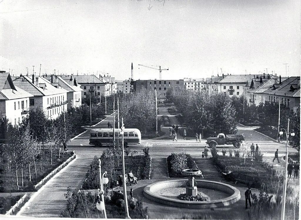 Омск городок нефтяников 60-е. Старые нефтяники. Омск городок нефтяников 60-е. Нефтяники 80 е омск. Старые нефтяники.