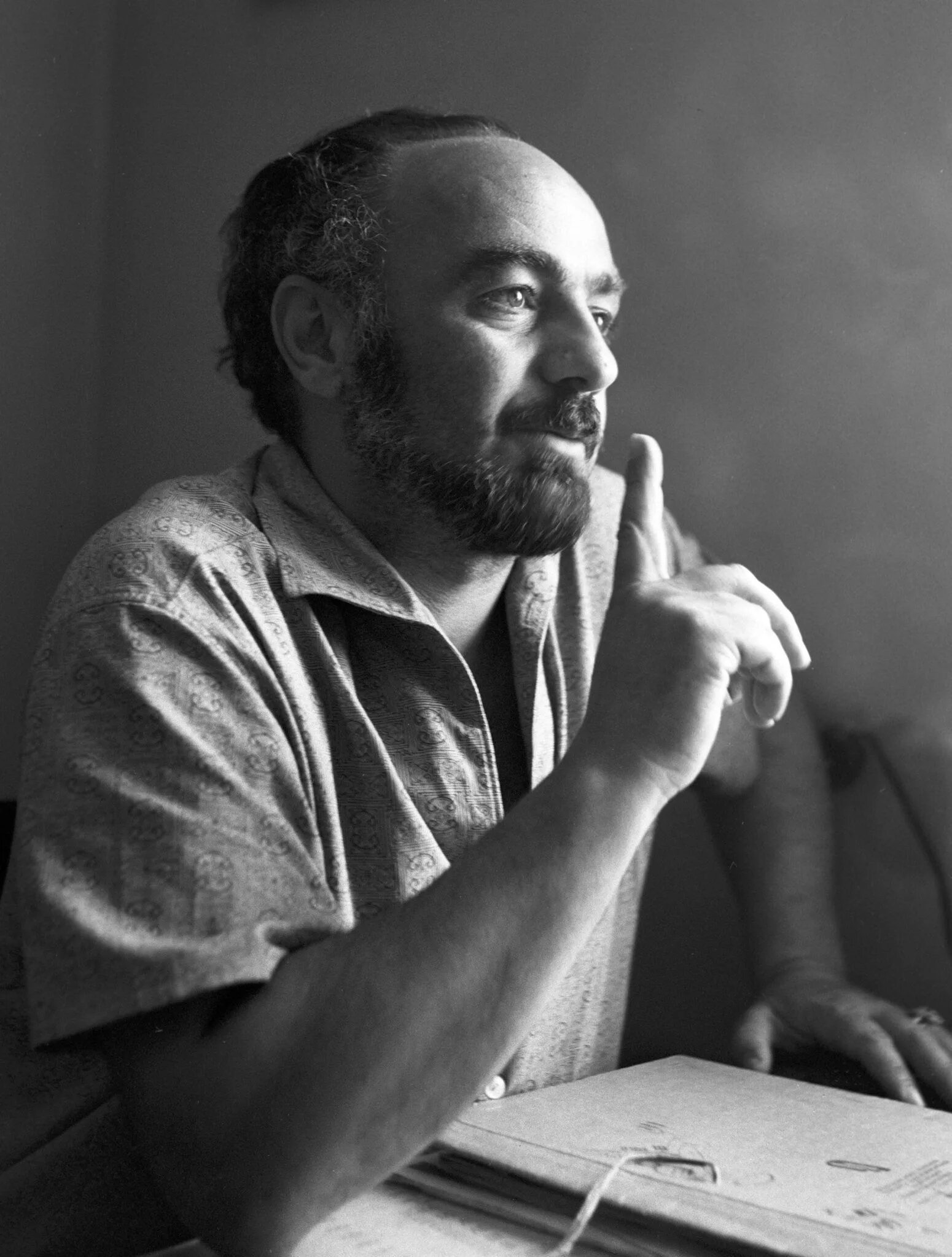 параджанов в молодости. сурен параджанов сын сергея параджанова. сергей параджанов с женой. параджанов режиссер. саркис параджанов.