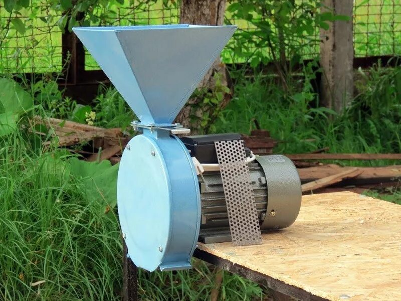 Крупорушка 2022. Дробилки для зерна дзк-1. Дробилка крупорушка мельница. Эликор 1 кормоизмельчитель. Дом дробилка.
