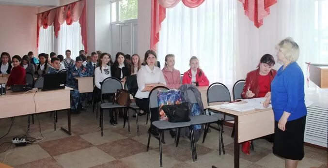 магазины города пугачева. пугачев саратовская область здания. пугачев фото магазинов. улица пушкинская 278 город пугачёв. пугачёв (город).