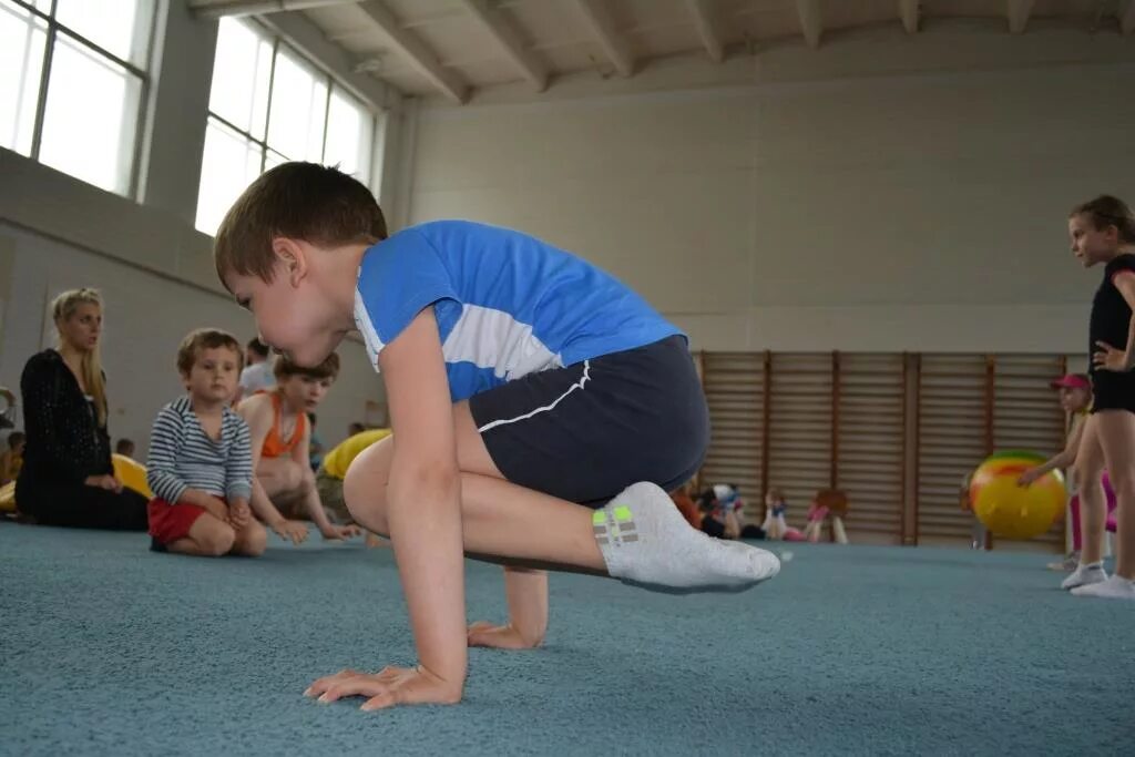 Детские упражнения. Спортивная гимнастика занятия для детей. Спортивные занятия для мальчиков. Спортивная гимнастика дети.