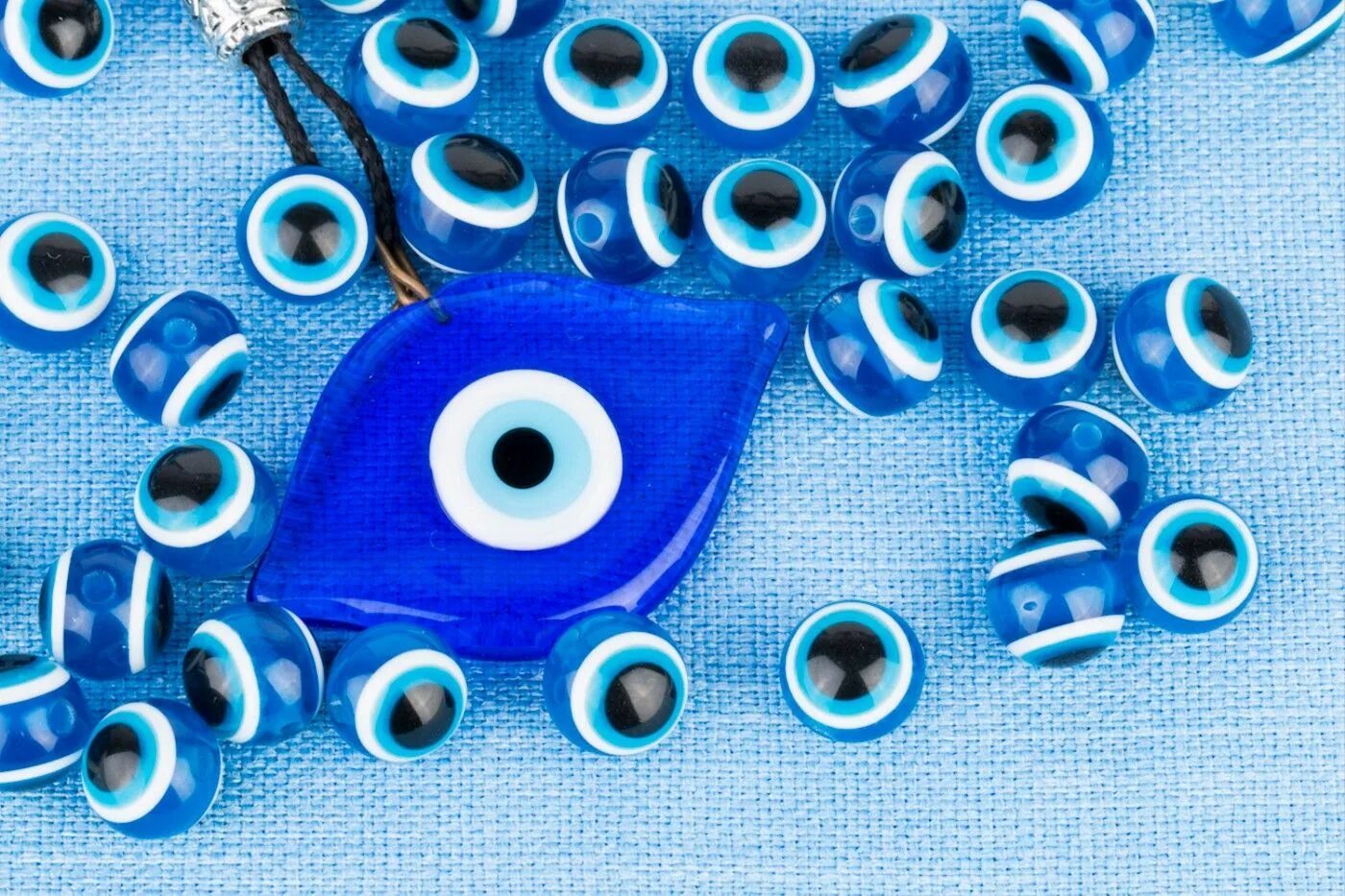 Найди дурной глаз. Серьги глаз Фатимы. Blue Evil Eye. Evil Eye Protection.