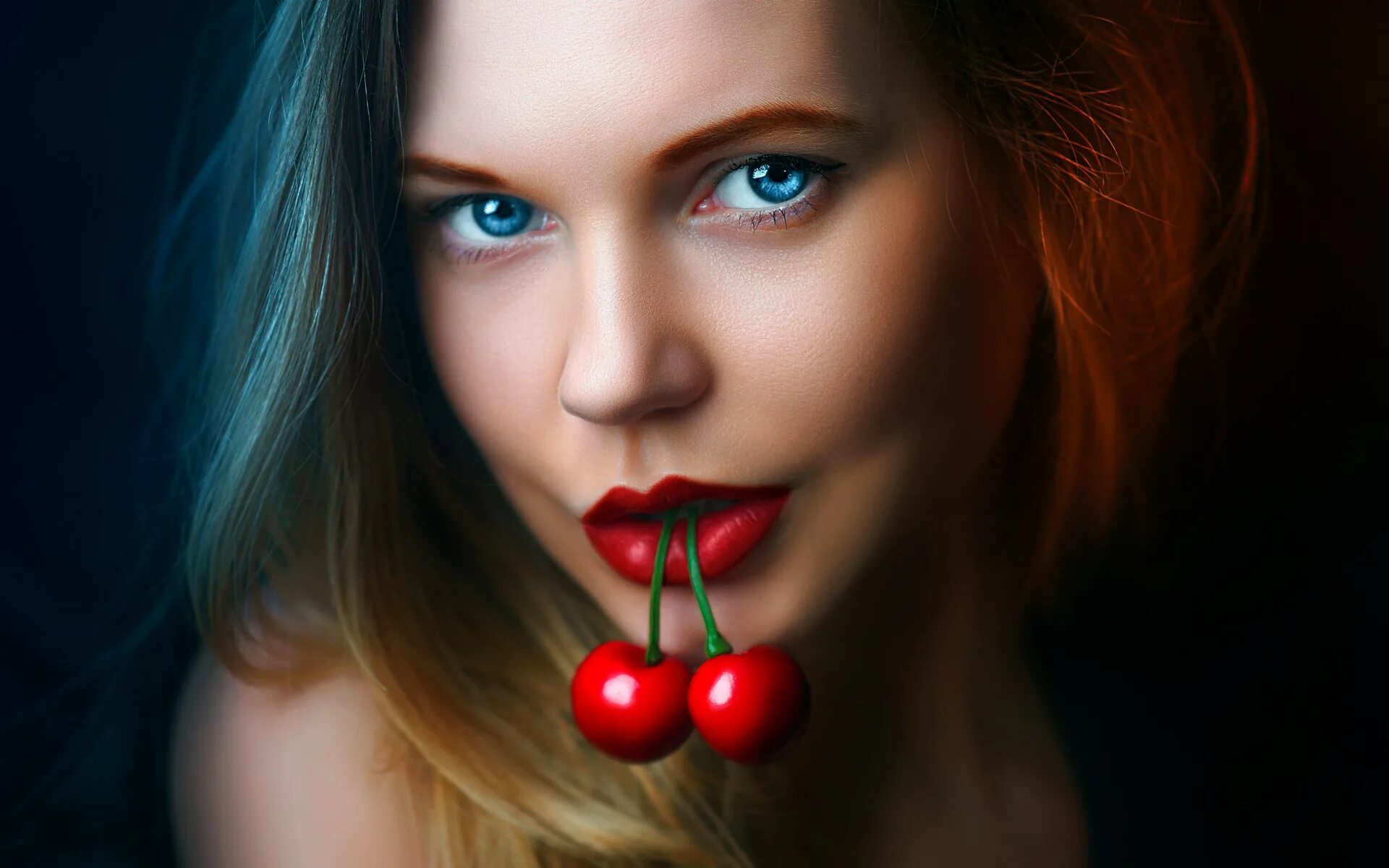 женская вишня. вишня хуторянка. фотосессия с черешней. девушка с черешней. женская вишня.