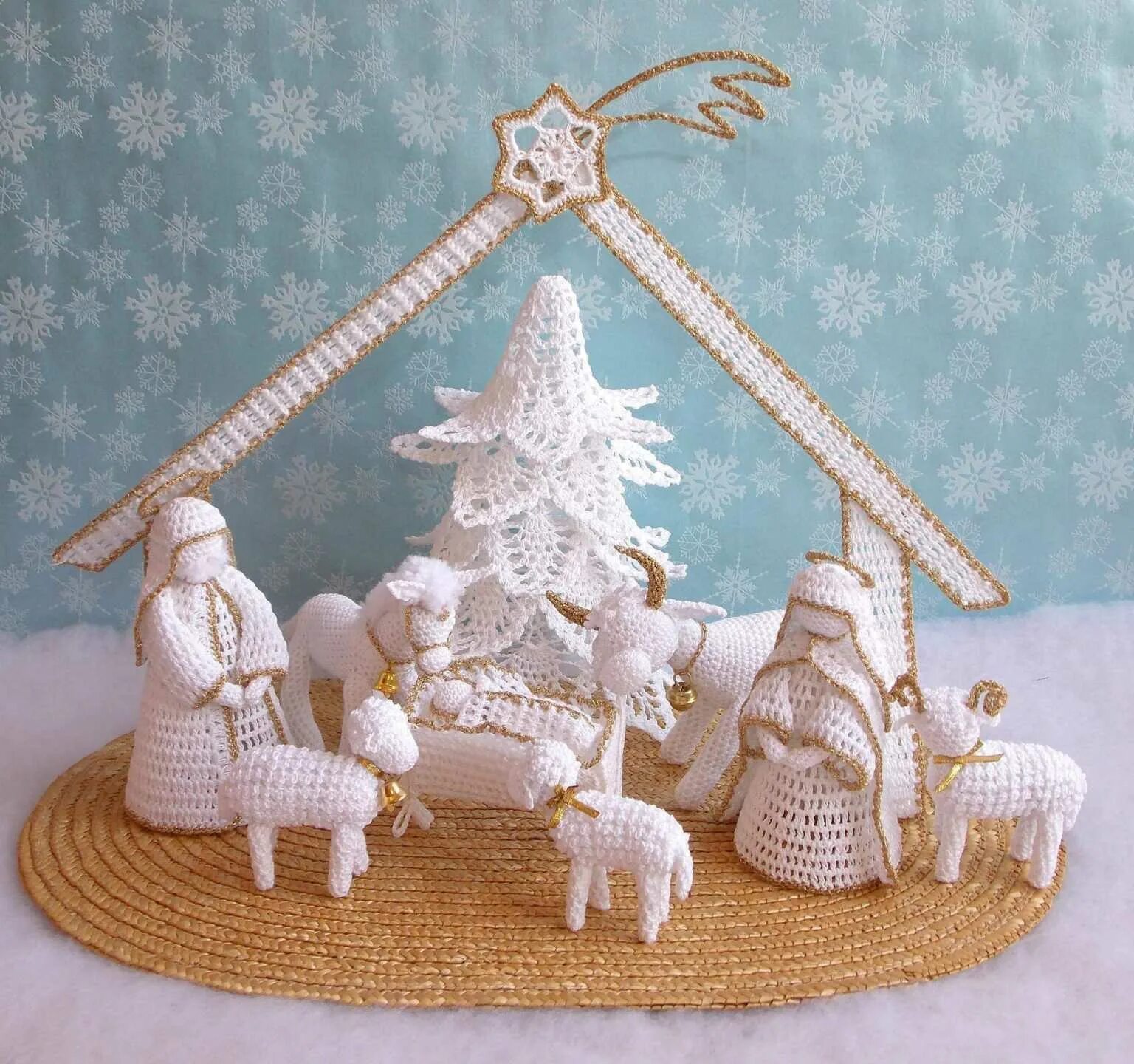 Рождественская сервировка стола елка. Сочельник рождественский вязаная игрушка. В ожидании новогоднего чуда. Красивые новогодние. Поделки на рождество своими руками.