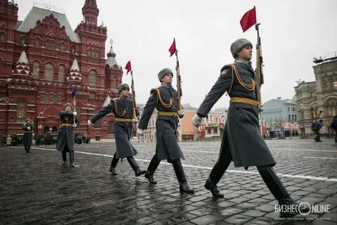 7 ноября первый парад на красной площади