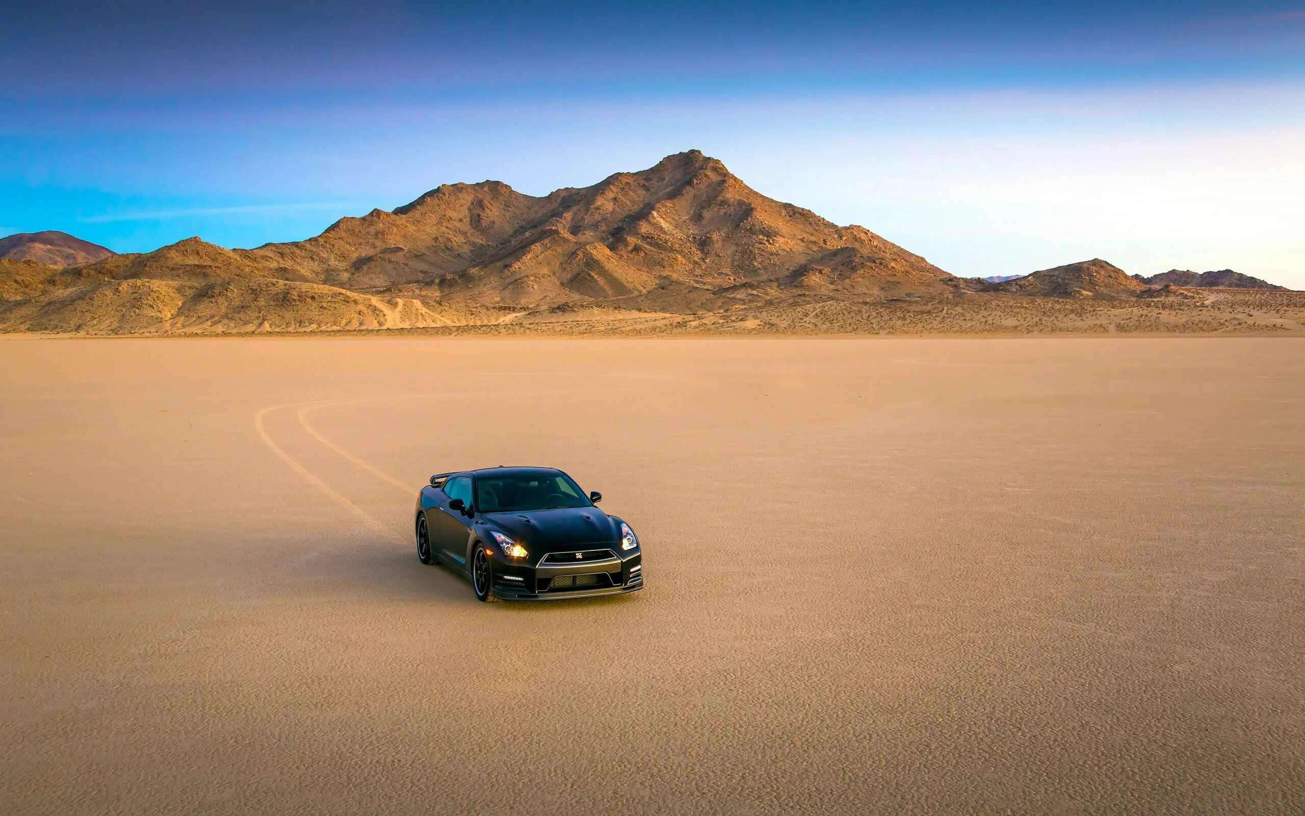 Nissan GTR Desert. Автомобиль в пустыне. Машина для пустыни. Машинка в пустыне. Машины едут по пустыне