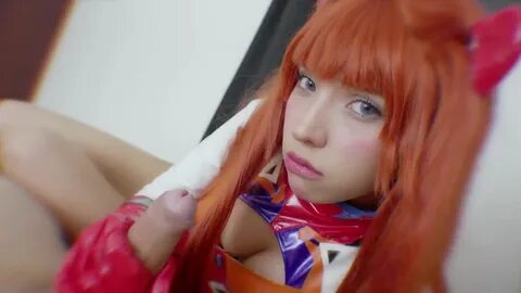 Она возбуждающе ласкает и умело сосет твердый член похотливого подростка. 