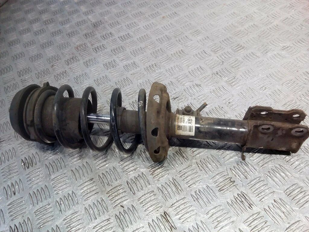 Опора стойки передней опель корса д 2007. Опора передней стойки опель корса д 1. Передняя стойка опель корса. Стойка опель корса 2007 год. Стойка opel corsa с.