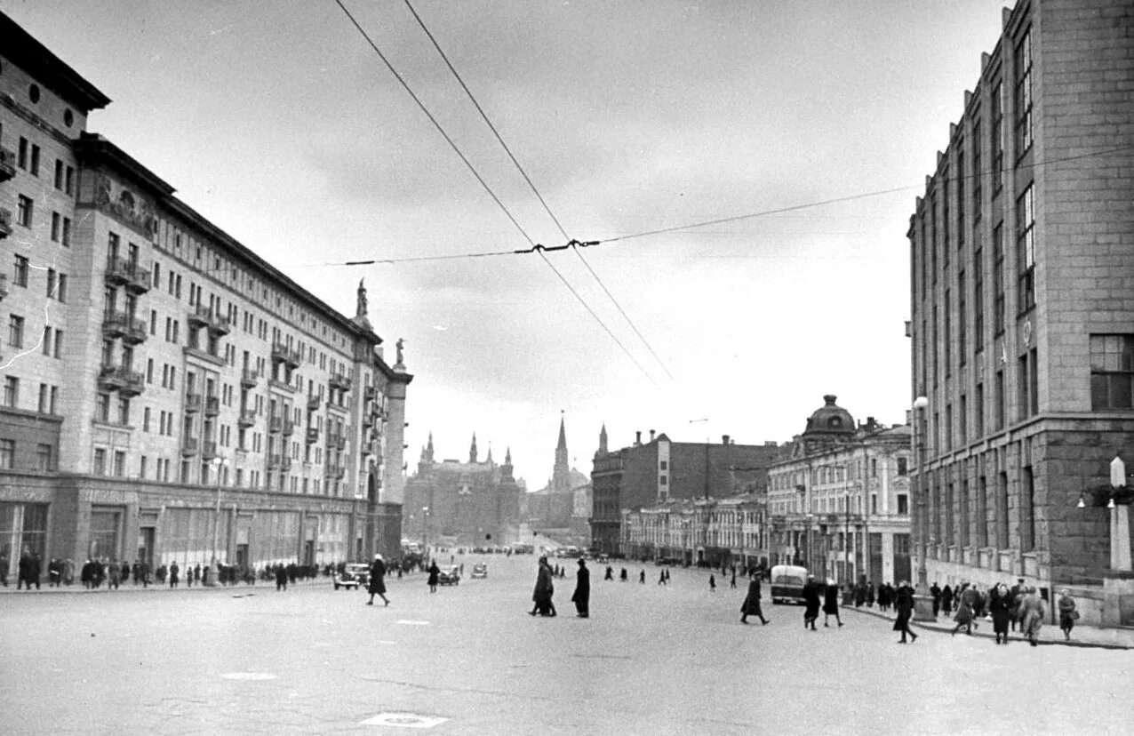 Москва 40 е. Москва 1947 Москва. Тверская улица 1941 год. Послевоенная Москва 1947. Улица Горького в Москве в 40 года..