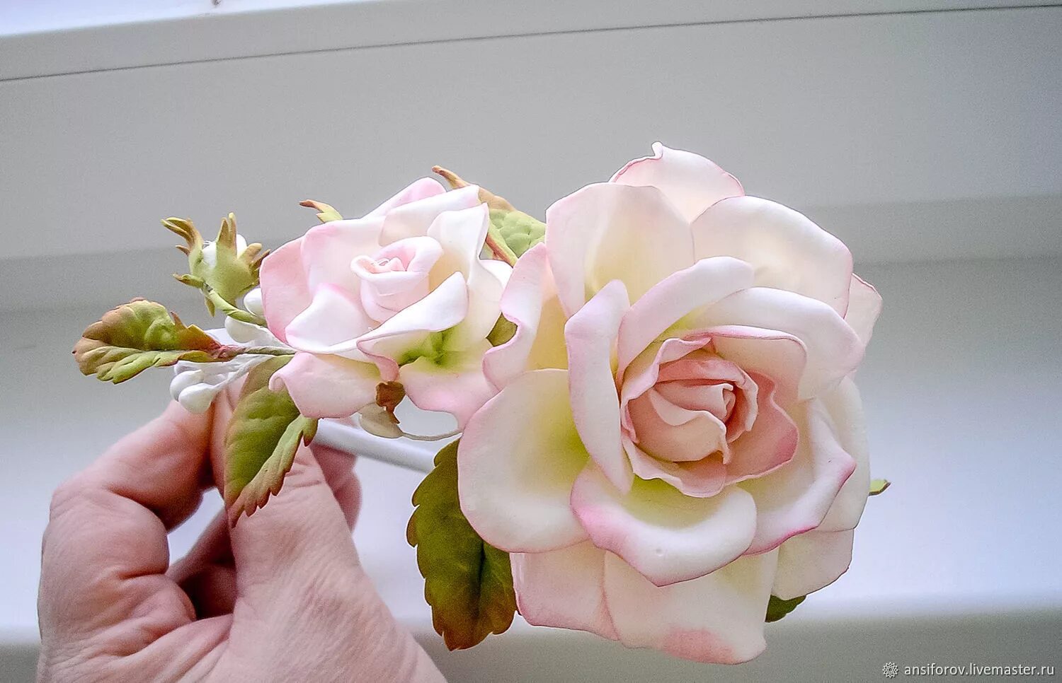 Фоамиран цветы. Фоамиран розы. Роза Хегай из фоамирана. Реалистичные цветы из фоамирана. Бутончики роз из фоамирана.