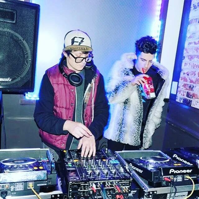 Dj king macarella. Кинг диджей. Dj asian. Сэм кинг. Bass king dj.