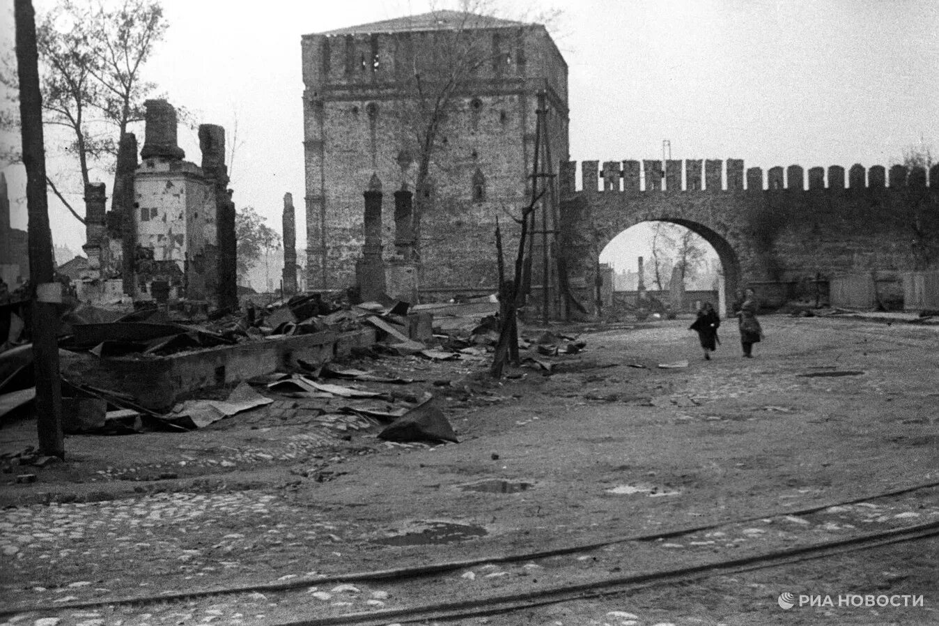 Время в смоленском. Разрушенный Смоленск 1943. Освобождение Смоленска в 1943 году. Смоленск после освобождения 1943. Смоленск 1945.