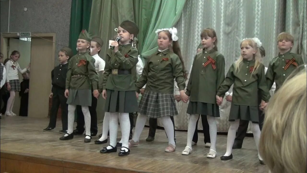 Фестиваль конкурс военно патриотической песни. Концерт ко дню защитника отечества. Конкурс патриотической песни в школе. Патриотическая песня начальная школа. Живая классика.