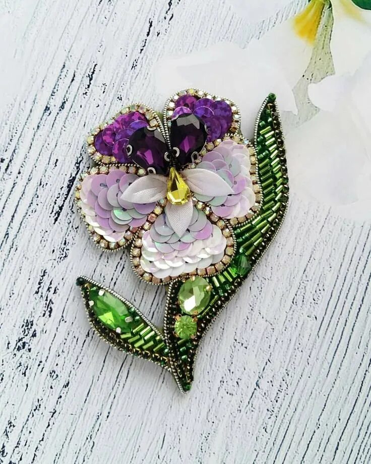 Брошь ручной работы мастер класс. Брошь из бисера. Брошь. Брошь из бусинок. Брошь ручной работы мастер класс.