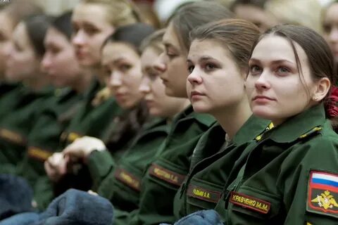Женщины служащие в своей