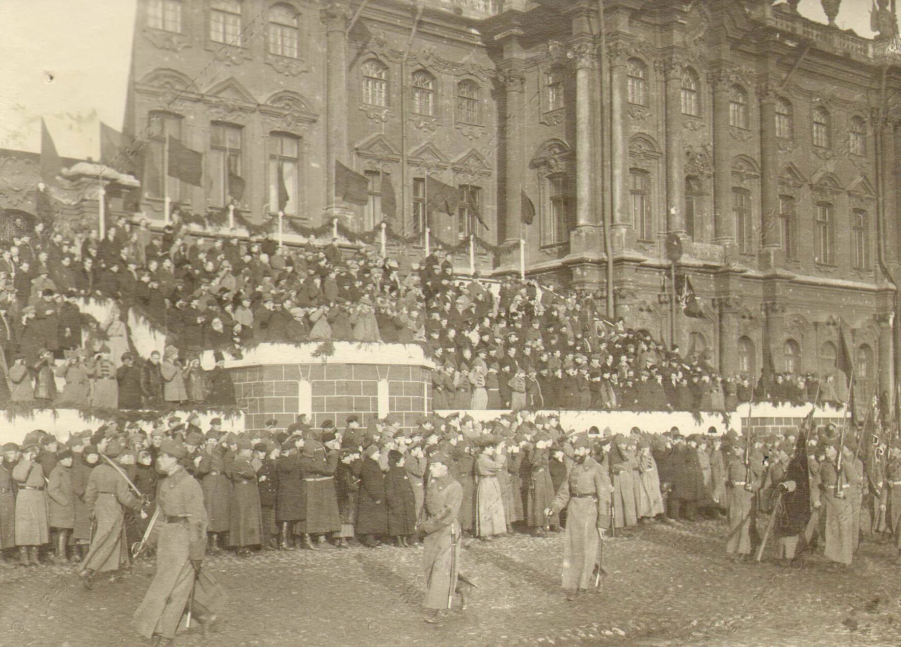 Парад войск огпу. Эвакуация врангеля из крыма. 2 ноября 1920. Исход белой армии из крыма 1920. Советизация армении декабрь 1920.