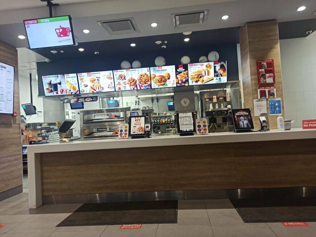 Кфс дмитров профессиональная 111а. Торговый центр дмитров загорская. Kfc дмитров. Kfc дмитров. Ресторан кфс дмитров.
