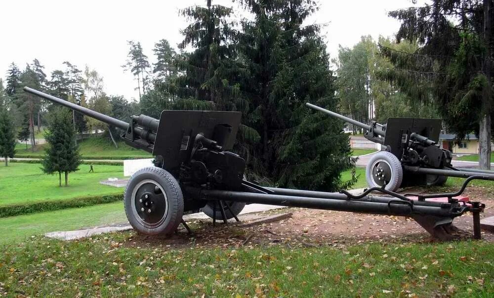 1937 года. Город орудий. Волхов пушка зис-3. Малахов курган орудия. Азовская крепость достопримечательности азов.