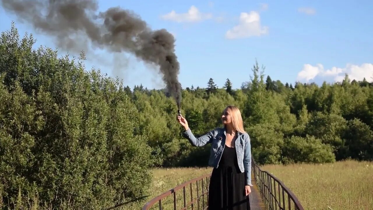 Дымок где снимали. Пожар в ярославле сейчас. Дымок где снимали. Черный дым шашка. Пожар дома.