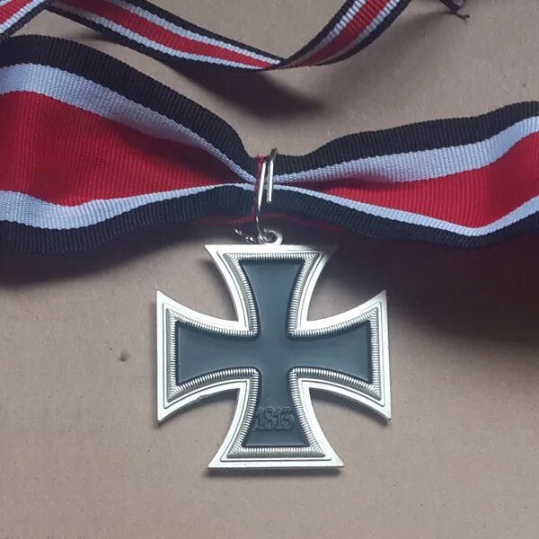Немецкий крест купить. Железный крест Германии 2023. Железный крест Германия. Железный крест вермахта крест. Железный крест на шее.