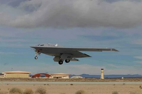  القاذفة B-21